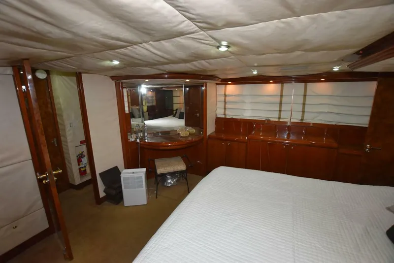 Slide: The Image of Hatteras 74 Sportdeck 1998 - 6