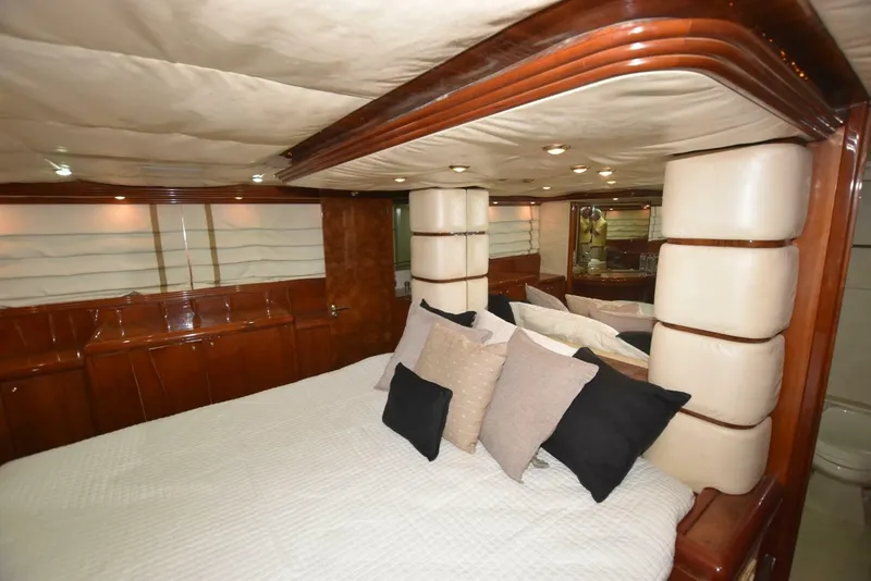 Slide: The Image of Hatteras 74 Sportdeck 1998 - 7