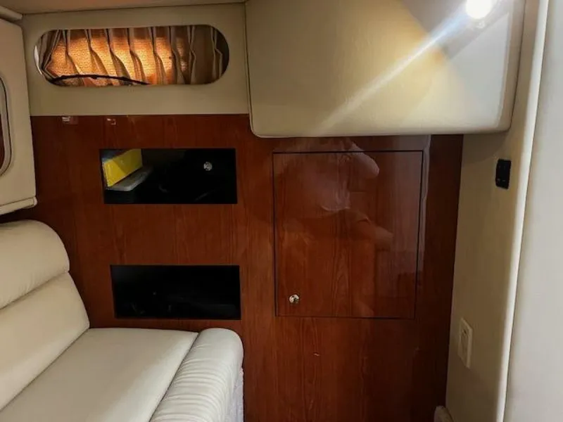 Slide: The Image of Sea Ray 410 Sundancer 2000 - 21