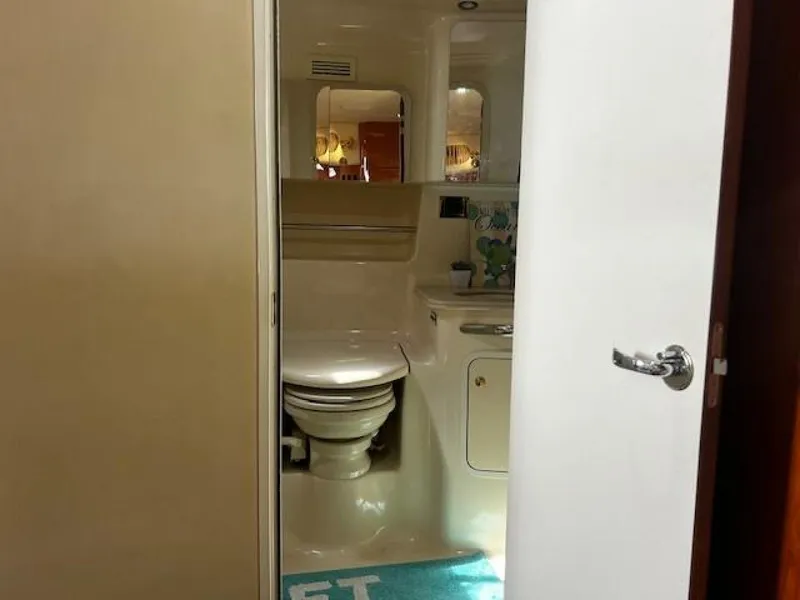 Slide: The Image of Sea Ray 410 Sundancer 2000 - 34