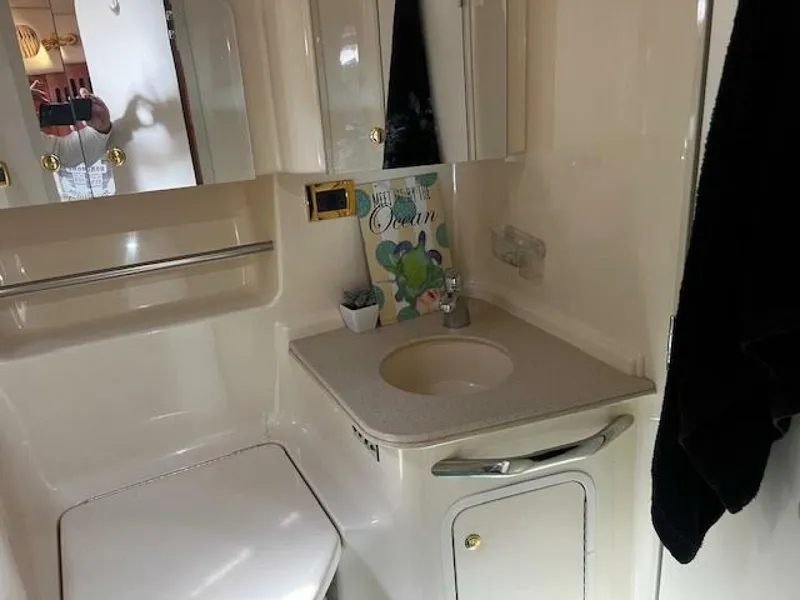 Slide: The Image of Sea Ray 410 Sundancer 2000 - 35