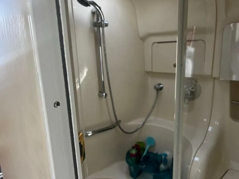 Slide: The Image of Sea Ray 410 Sundancer 2000 - 36