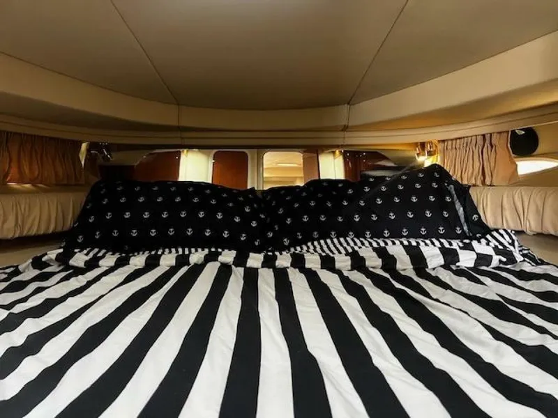 Slide: The Image of Sea Ray 410 Sundancer 2000 - 38