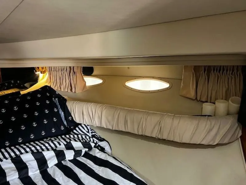 Slide: The Image of Sea Ray 410 Sundancer 2000 - 39