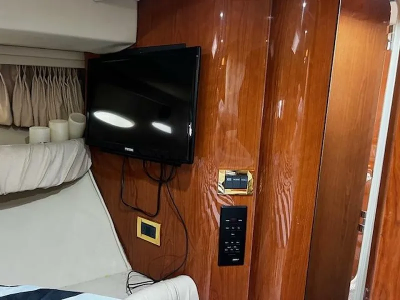 Slide: The Image of Sea Ray 410 Sundancer 2000 - 40