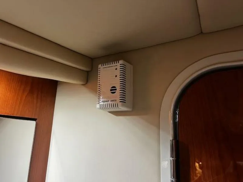 Slide: The Image of Sea Ray 410 Sundancer 2000 - 42