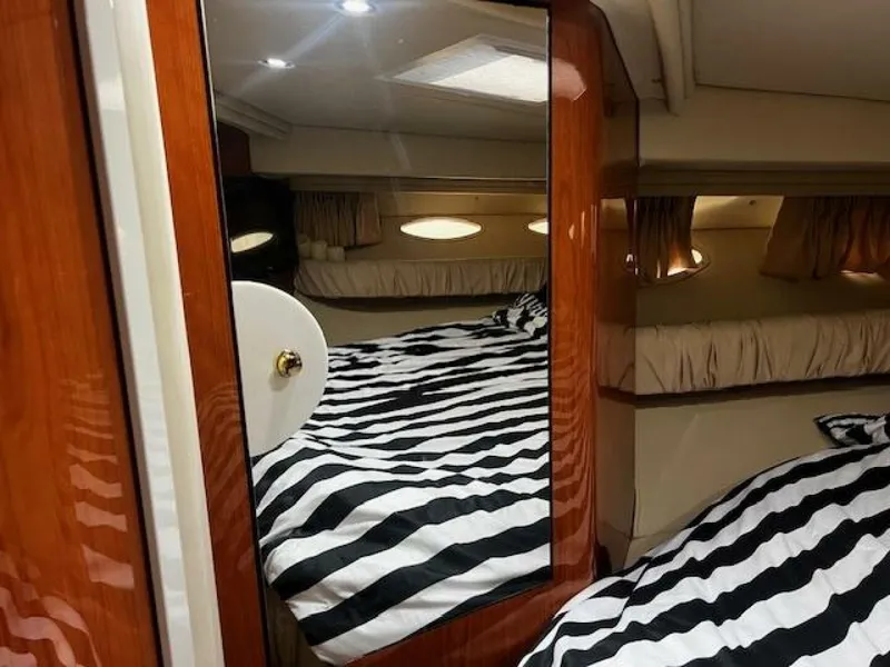 Slide: The Image of Sea Ray 410 Sundancer 2000 - 43