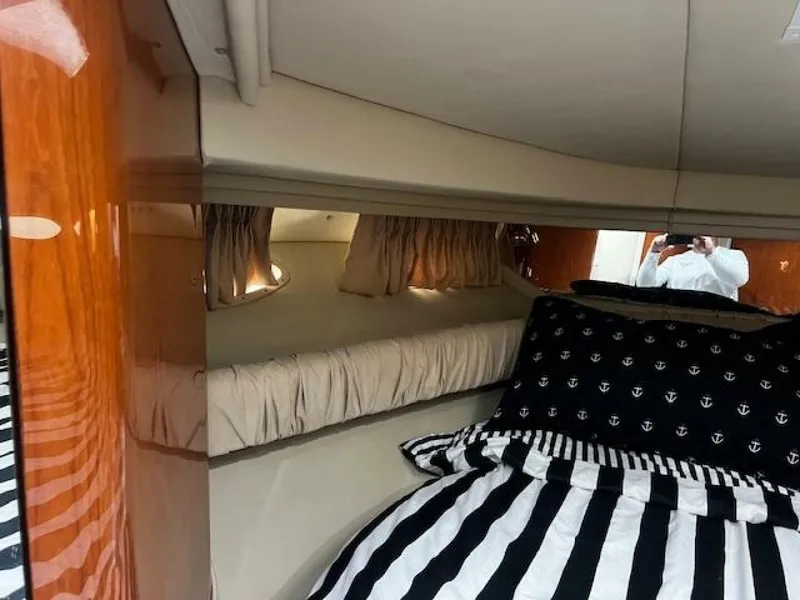 Slide: The Image of Sea Ray 410 Sundancer 2000 - 44