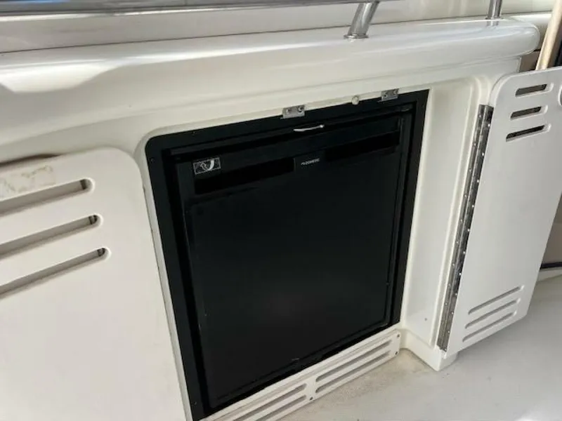 Slide: The Image of Sea Ray 410 Sundancer 2000 - 51