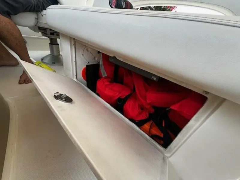 Slide: The Image of Sea Ray 410 Sundancer 2000 - 88