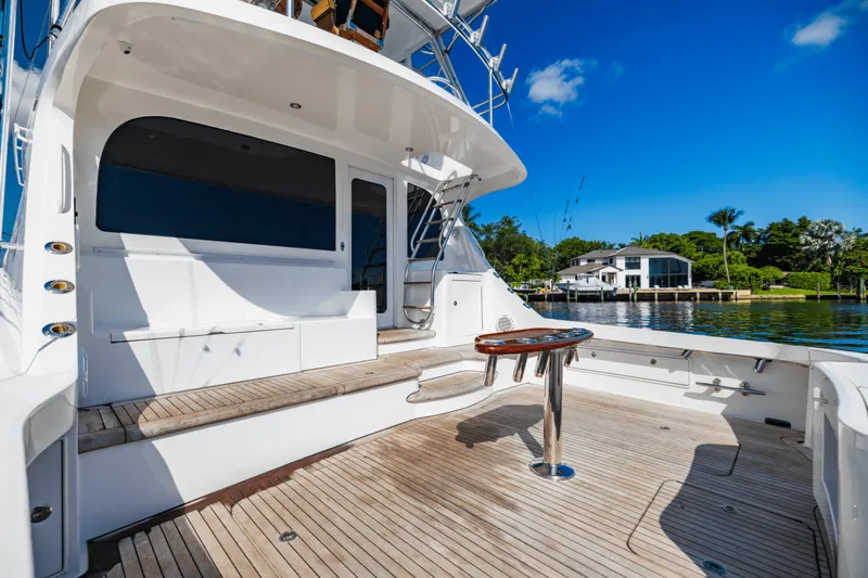 Slide: The Image of Hatteras GT63 2015 - 10