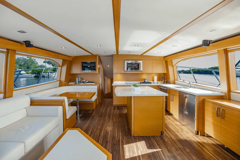 Slide: The Image of Hatteras GT63 2015 - 15