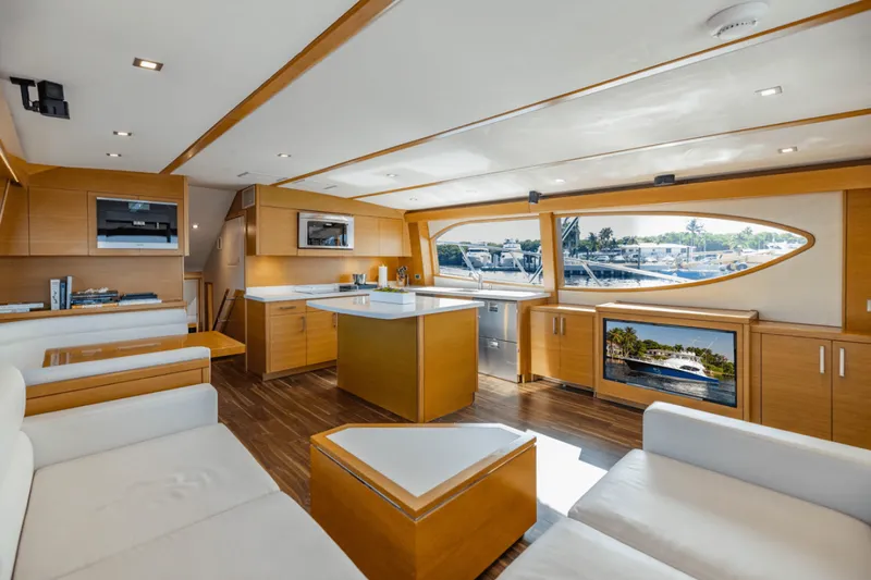 Slide: The Image of Hatteras GT63 2015 - 16