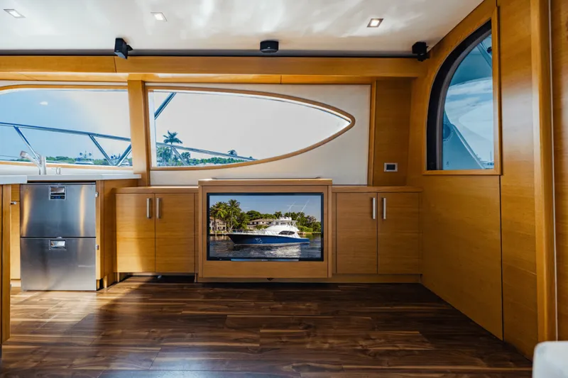 Slide: The Image of Hatteras GT63 2015 - 19