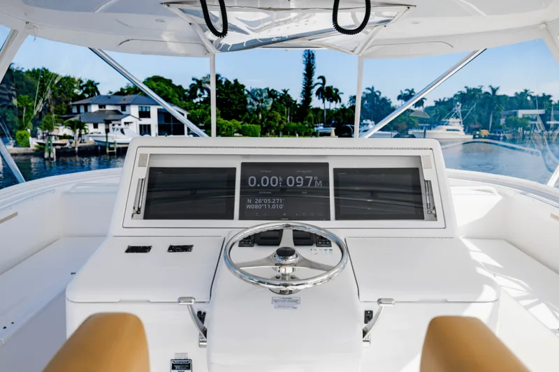 Slide: The Image of Hatteras GT63 2015 - 60