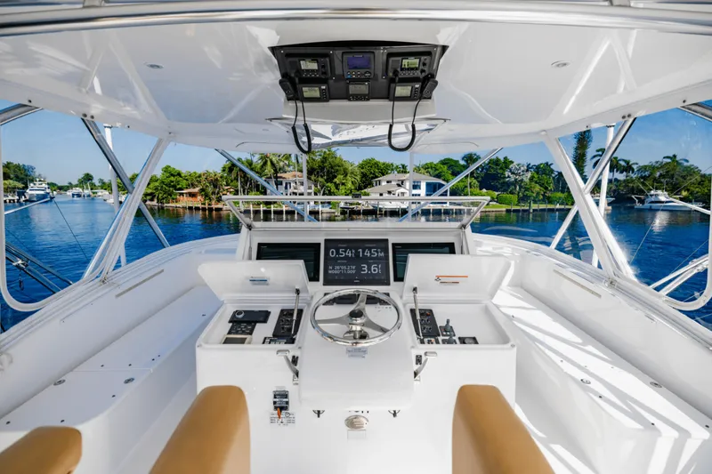 Slide: The Image of Hatteras GT63 2015 - 67