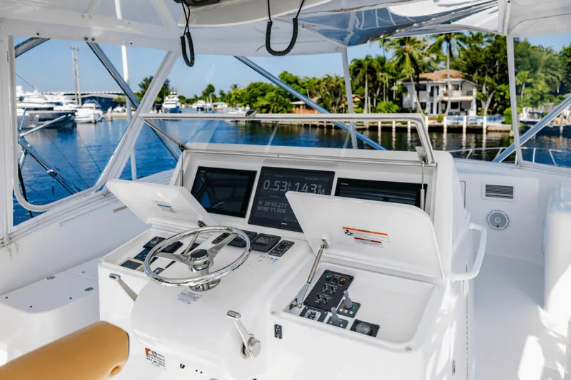 Slide: The Image of Hatteras GT63 2015 - 68
