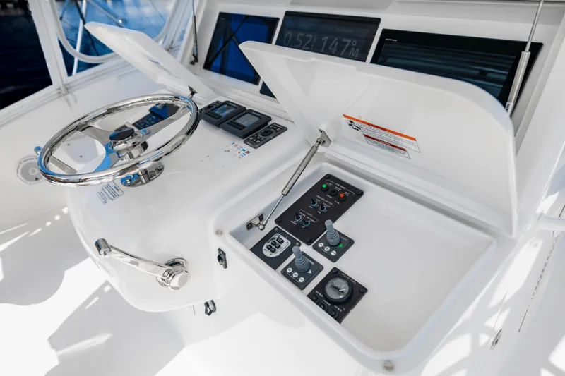 Slide: The Image of Hatteras GT63 2015 - 70