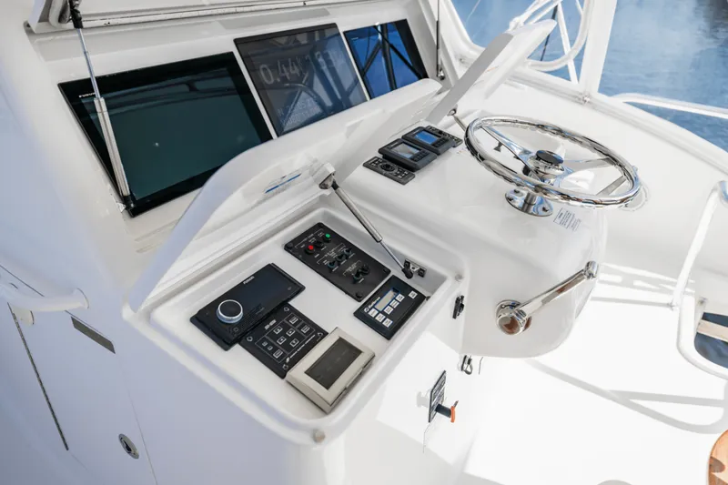 Slide: The Image of Hatteras GT63 2015 - 71