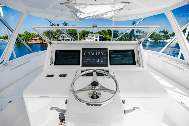 Slide: The Image of Hatteras GT63 2015 - 72