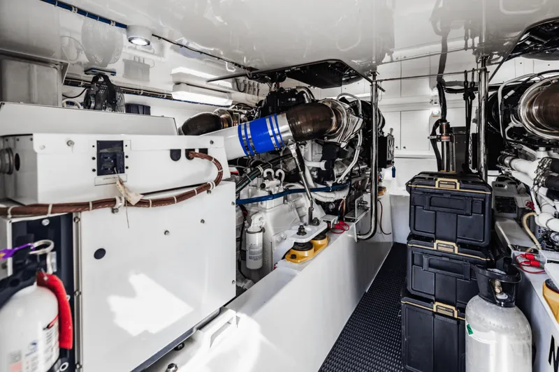 Slide: The Image of Hatteras GT63 2015 - 79