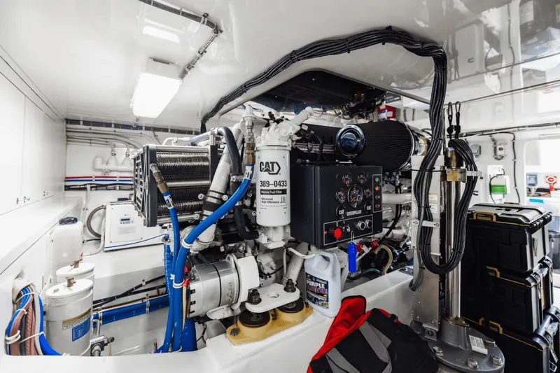 Slide: The Image of Hatteras GT63 2015 - 82