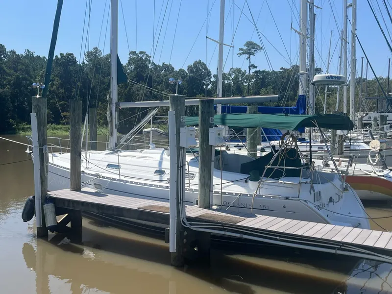 The Image of Beneteau Oceanis 381 2001 - 0