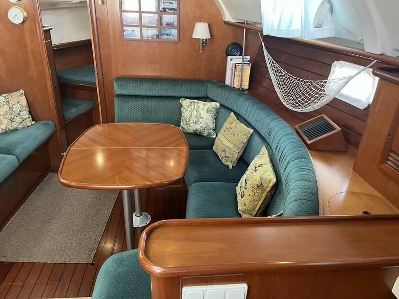 Slide: The Image of Beneteau Oceanis 381 2001 - 18