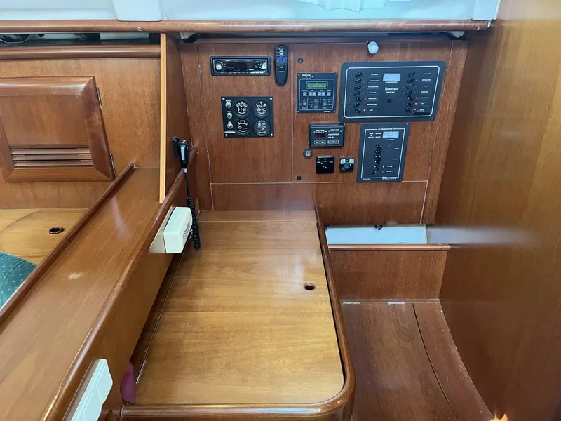 Slide: The Image of Beneteau Oceanis 381 2001 - 21