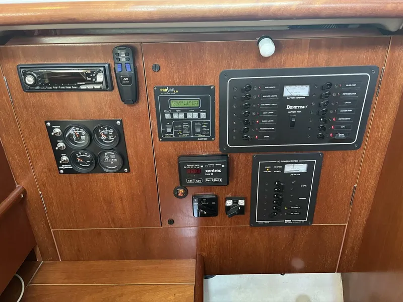 Slide: The Image of Beneteau Oceanis 381 2001 - 23