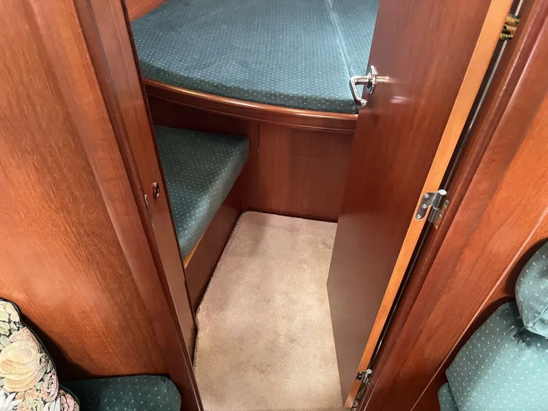 Slide: The Image of Beneteau Oceanis 381 2001 - 40