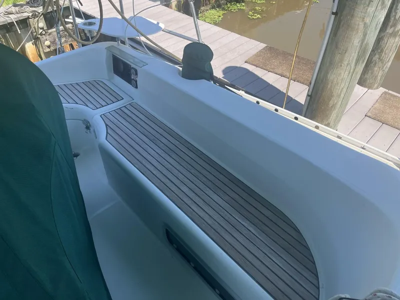 Slide: The Image of Beneteau Oceanis 381 2001 - 9