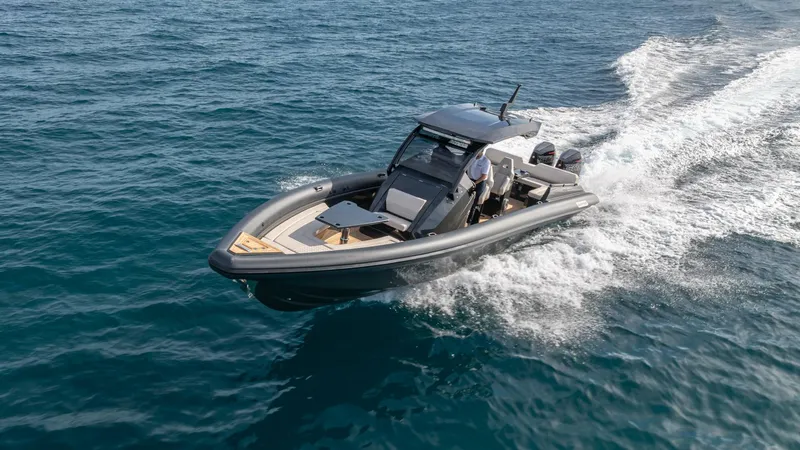 Slide: The Image of Skipper darkgrey/macadima 2025 - 5