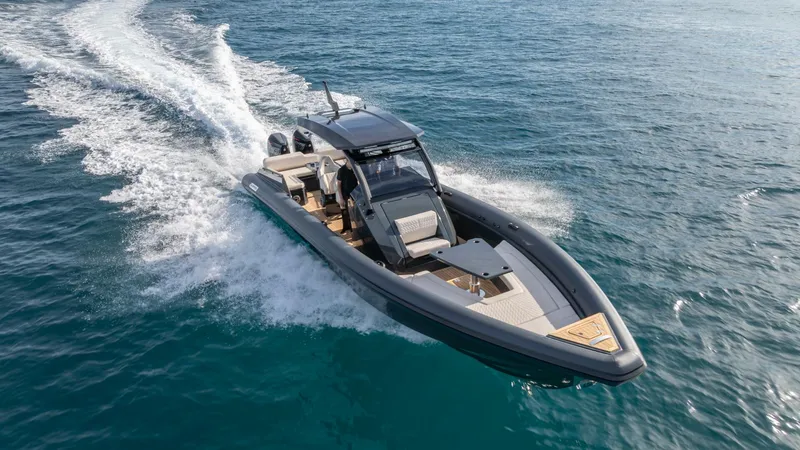 Slide: The Image of Skipper darkgrey/macadima 2025 - 6