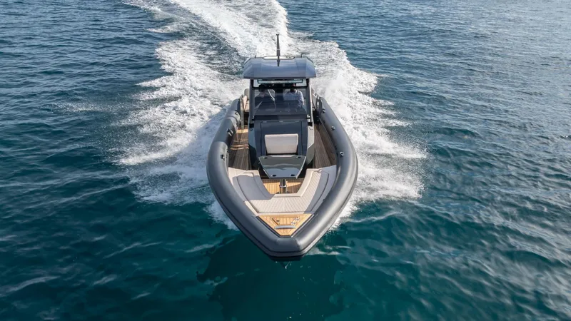 Slide: The Image of Skipper darkgrey/macadima 2025 - 7