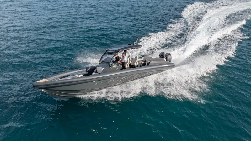 Slide: The Image of Skipper darkgrey/macadima 2025 - 9