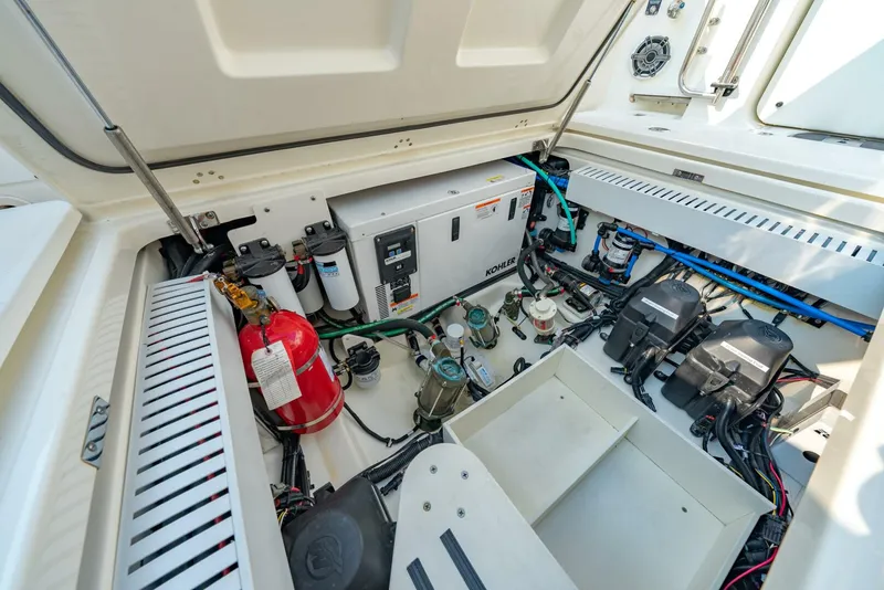 Slide: The Image of Boston Whaler 350 EX Realm 2019 - 29