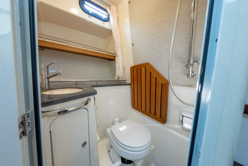Slide: The Image of Boston Whaler 350 EX Realm 2019 - 35