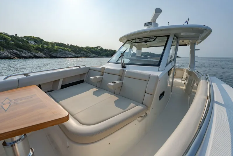 Slide: The Image of Boston Whaler 350 EX Realm 2019 - 4