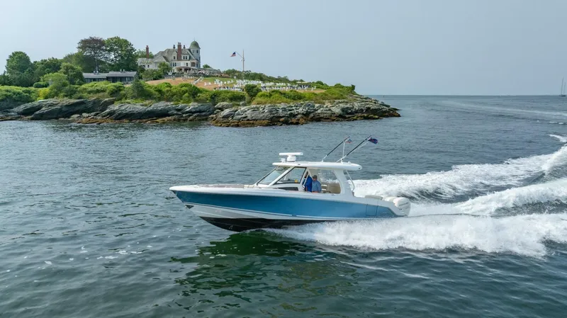 Slide: The Image of Boston Whaler 350 EX Realm 2019 - 44