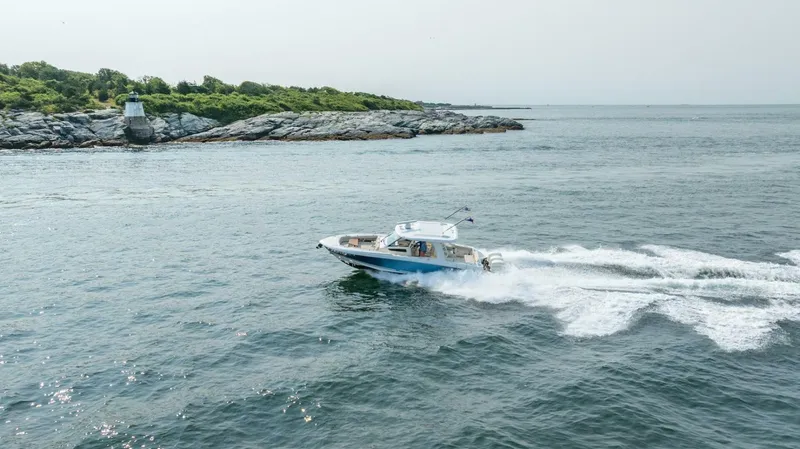 Slide: The Image of Boston Whaler 350 EX Realm 2019 - 47