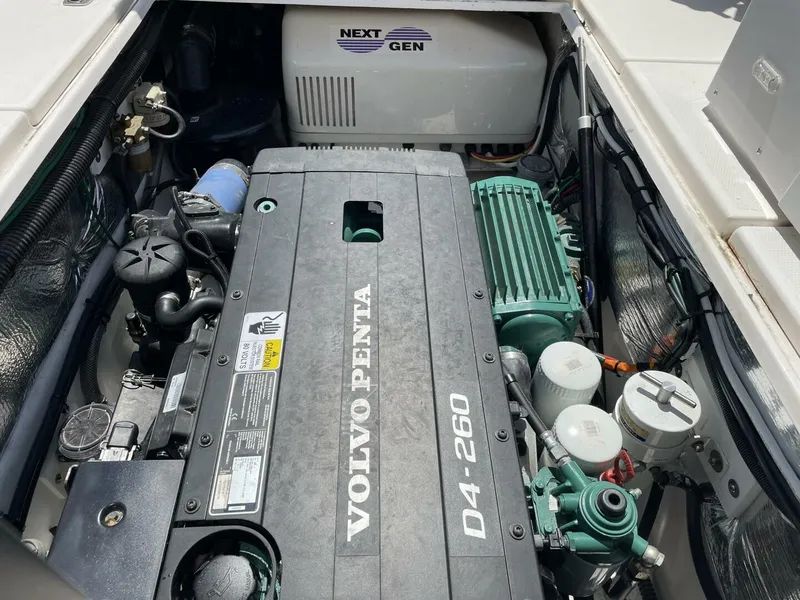 Slide: The Image of Cutwater C-28 2019 - 18