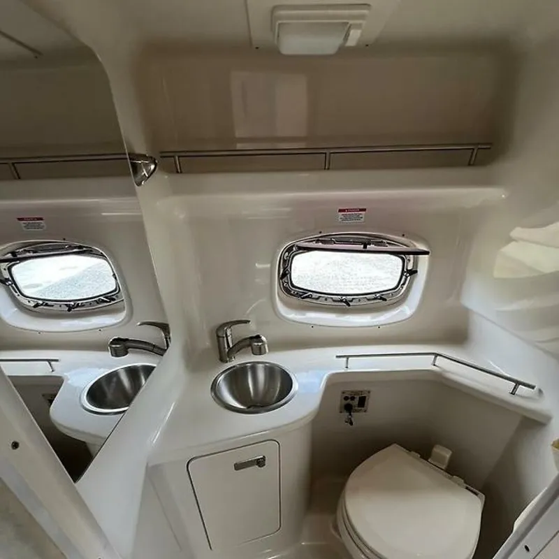 Slide: The Image of Sea Ray 280 Sundancer 2011 - 19
