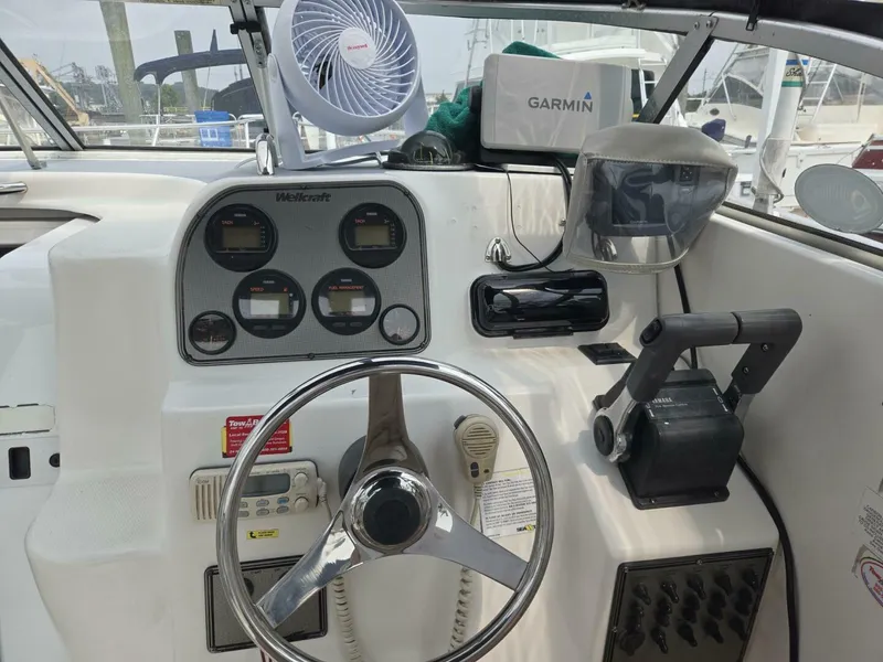 Slide: The Image of Wellcraft 230 Coastal 2000 - 7