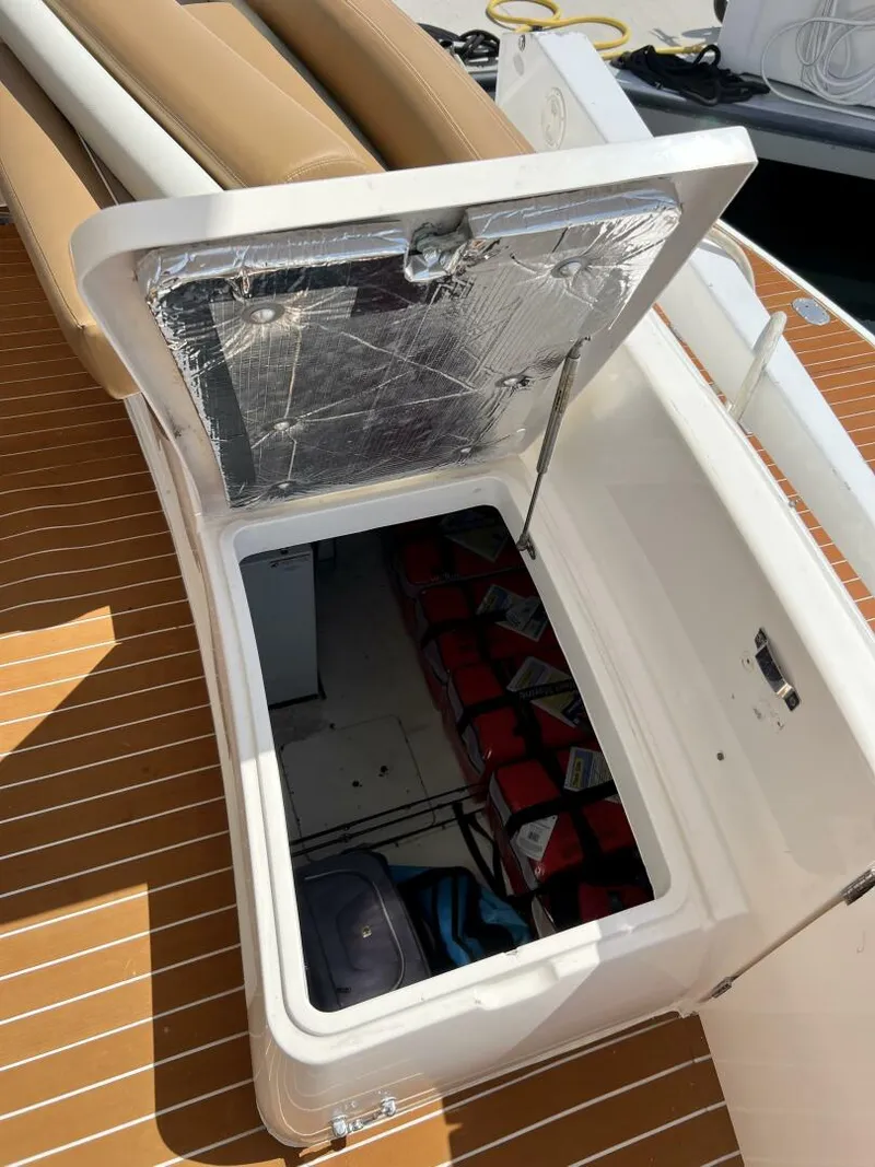 Slide: The Image of Viking 52 Flybridge 2000 - 27