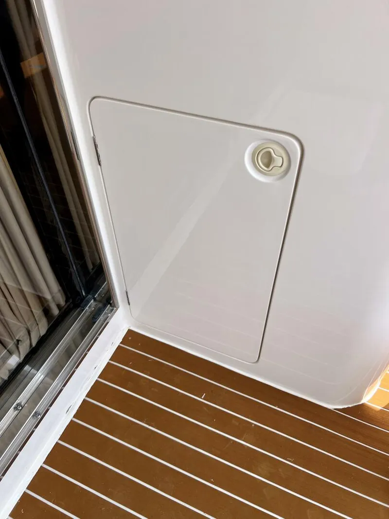 Slide: The Image of Viking 52 Flybridge 2000 - 28