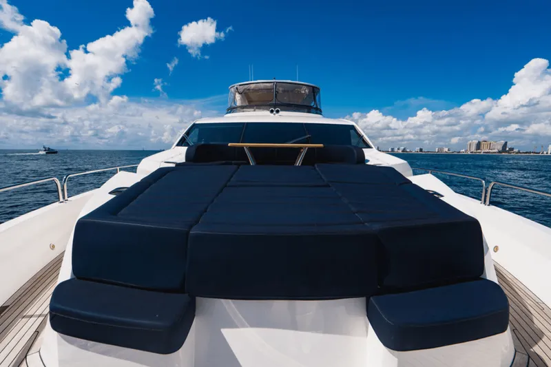 Slide: The Image of Sunseeker 86 2019 - 10