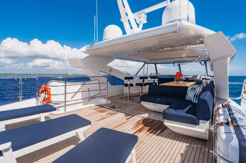 Slide: The Image of Sunseeker 86 2019 - 13