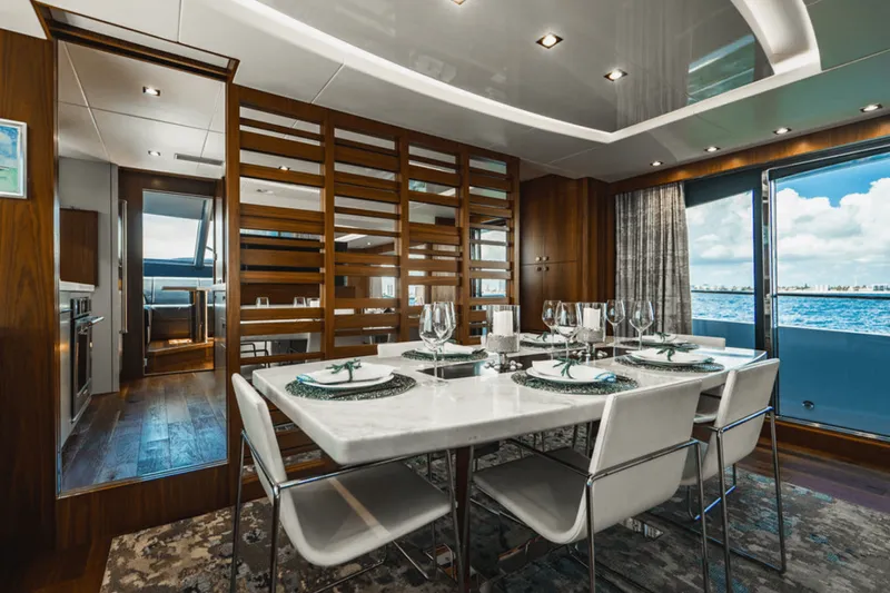 Slide: The Image of Sunseeker 86 2019 - 24