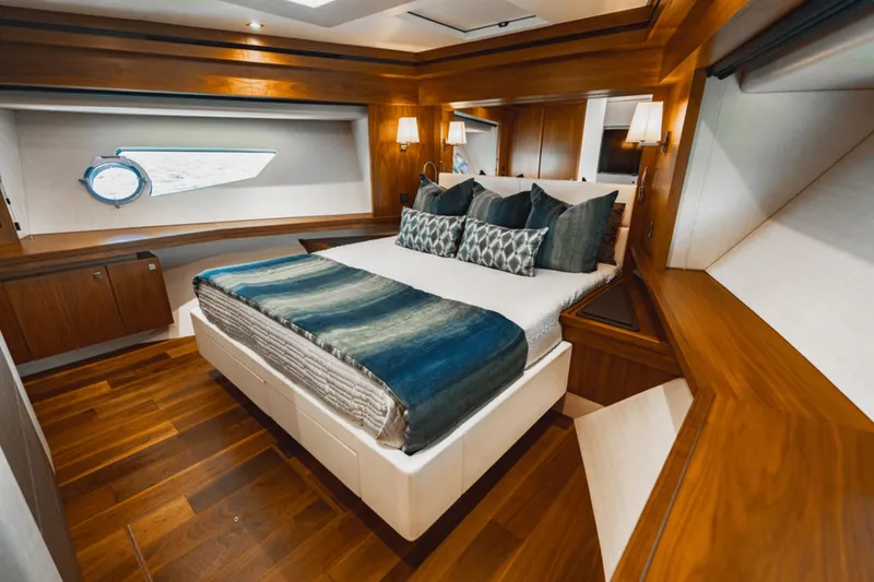 Slide: The Image of Sunseeker 86 2019 - 33